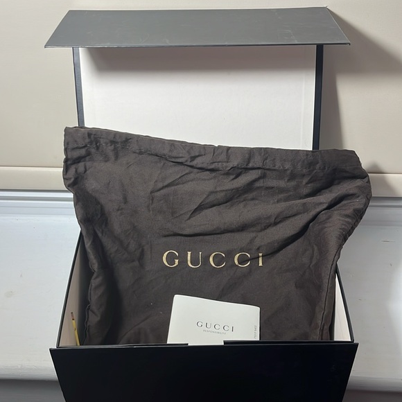 Gucci EUC - Red Crossbody - Authentic Verified. PRICE FIRM - Picture 3 of 11